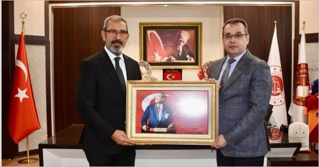 Ticaret Bakanımız Sn. Ömer Bolat ve Valimiz Sn. Yavuz Selim Köşger, İş Dünyası ve Sivil Toplum Kuruluşları Toplantısı’nda ilimiz STK temsilcileriyle bir araya geldi.